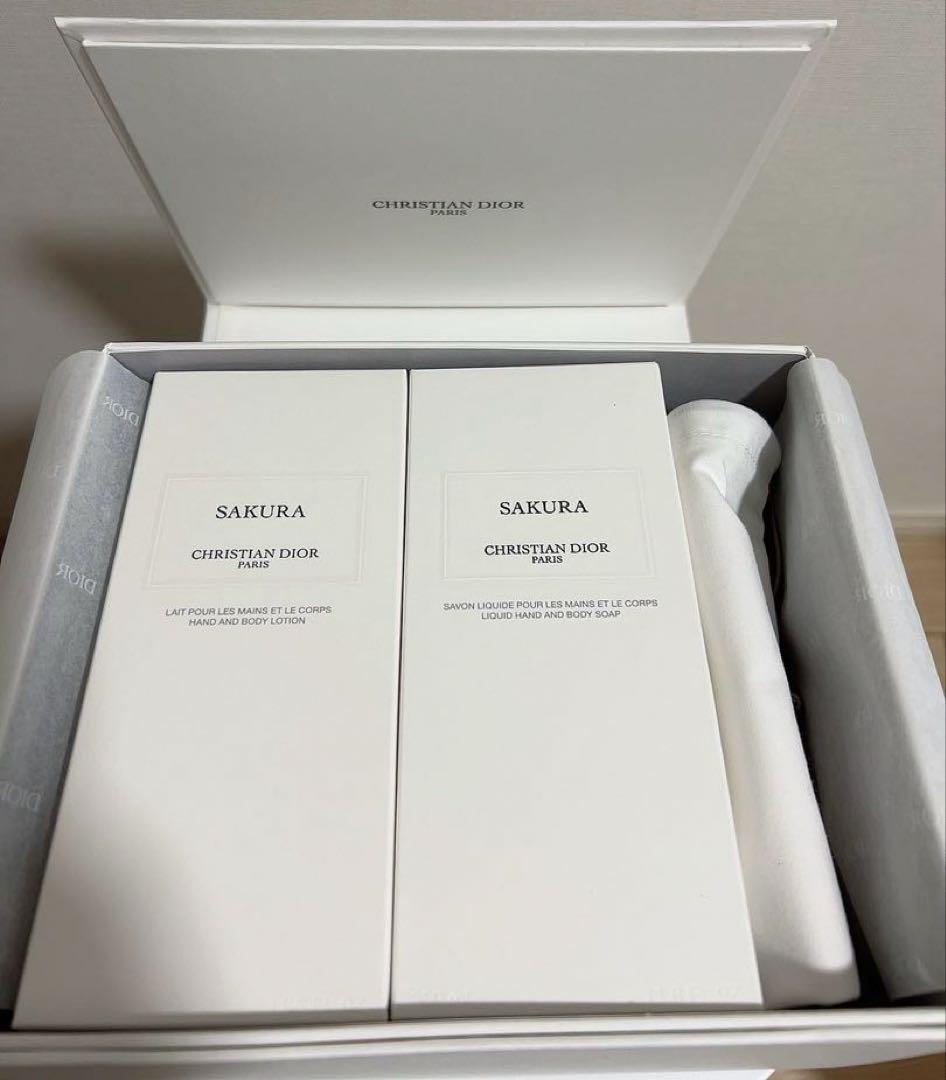新品 クリスチャンディオール サクラ ハンド&ボディローション・ソープ２本巾着付