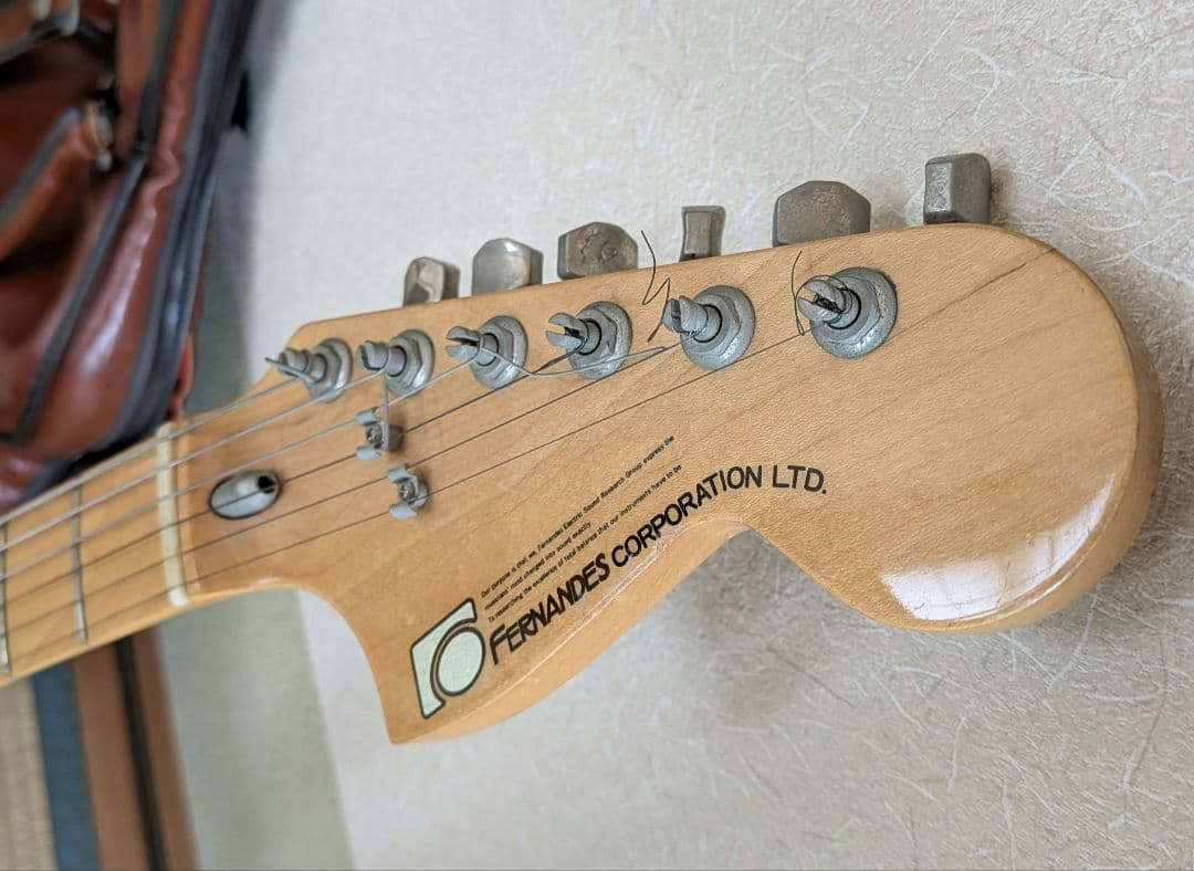 FERNANDES　エレキギター サンバースト ケース付き