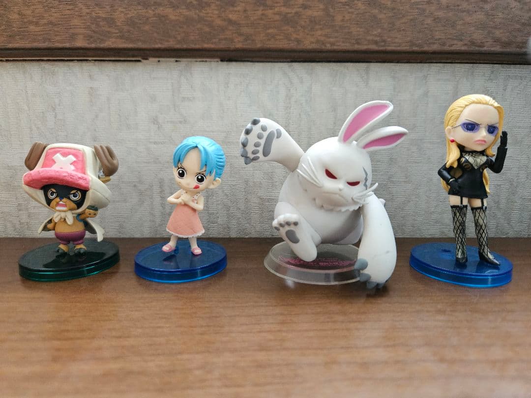 ワンピース フイギュア ミニサイズ 台座付き ビビ ゾロ エース ルフィ
