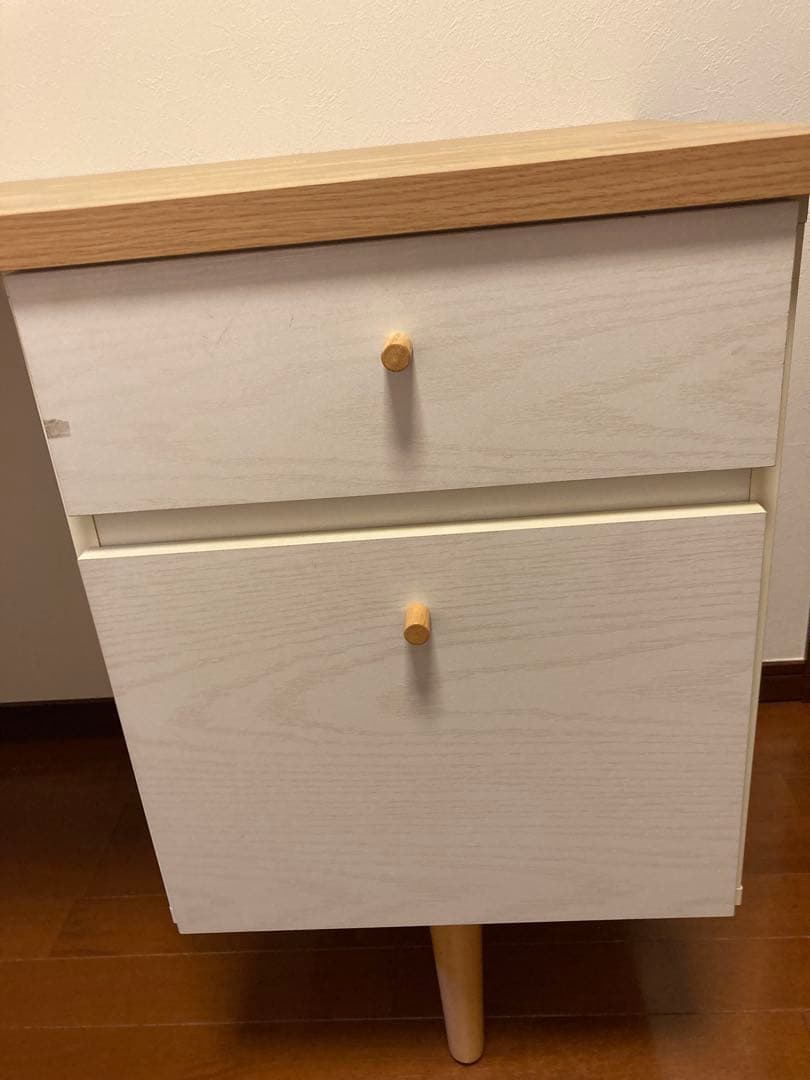 木目調のデスク 引き出し2つ付き
