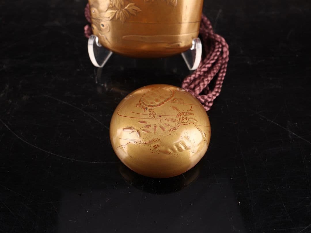 A332 【江戸時代】 蒔絵印籠 牡丹鳳凰紋 内梨地 根付／時代のダメージ