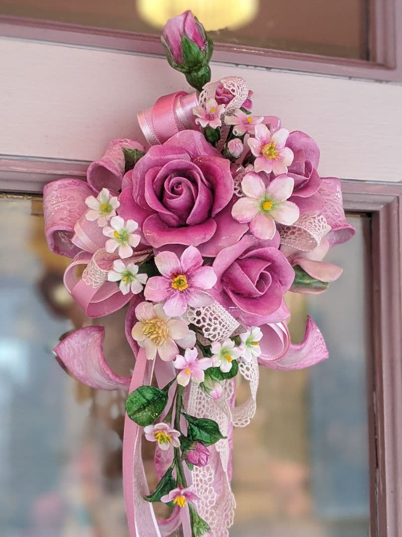 【ひろりん】クレイフラワー♡リボン台の薔薇の壁掛け