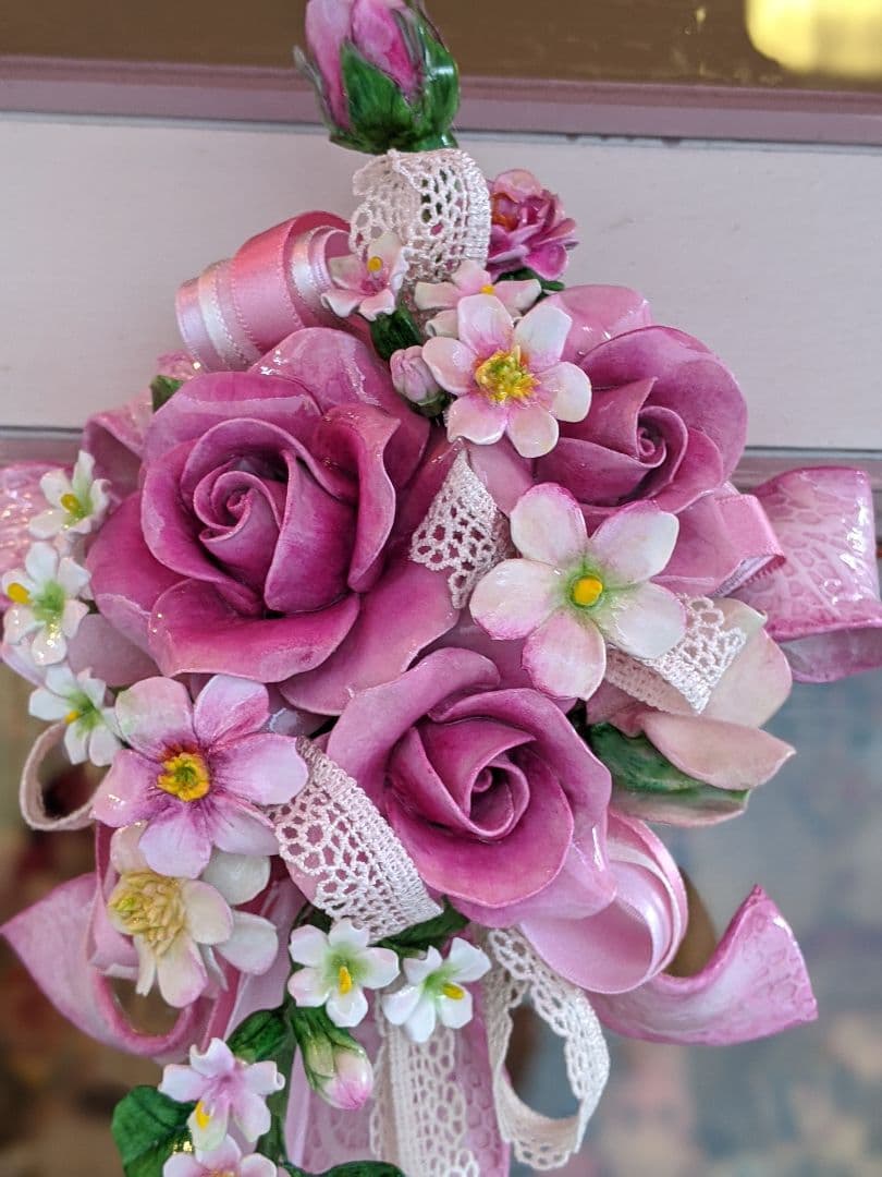 【ひろりん】クレイフラワー♡リボン台の薔薇の壁掛け