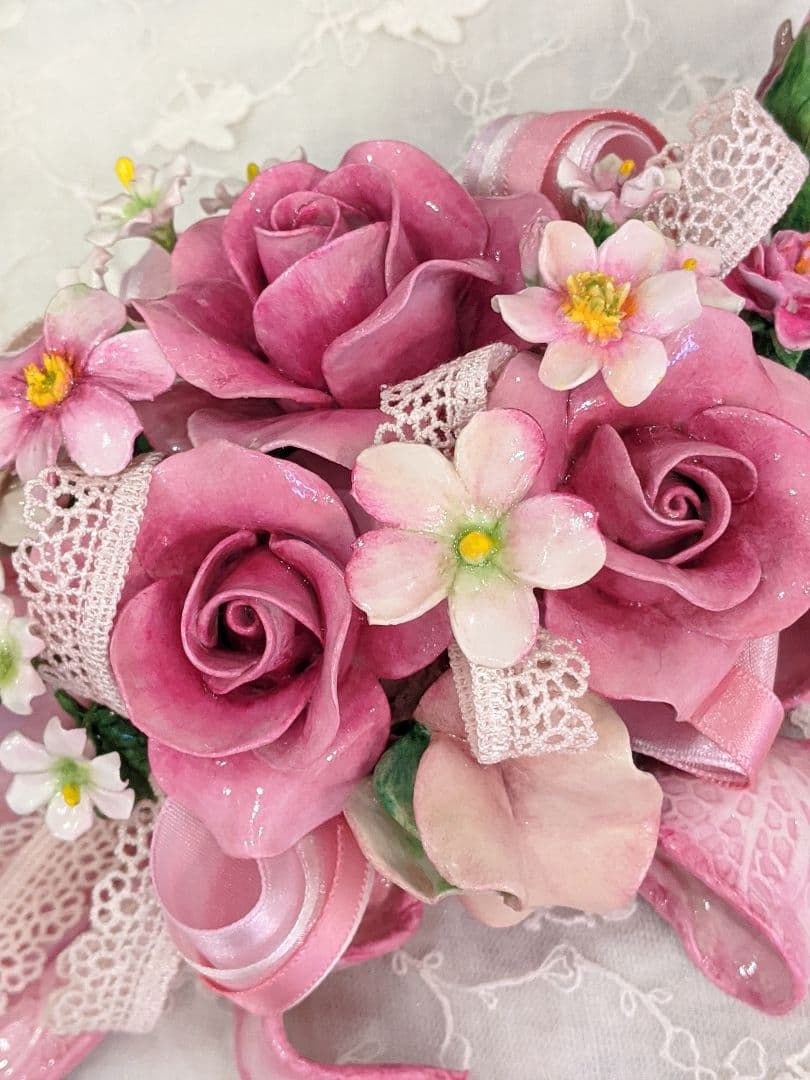 【ひろりん】クレイフラワー♡リボン台の薔薇の壁掛け