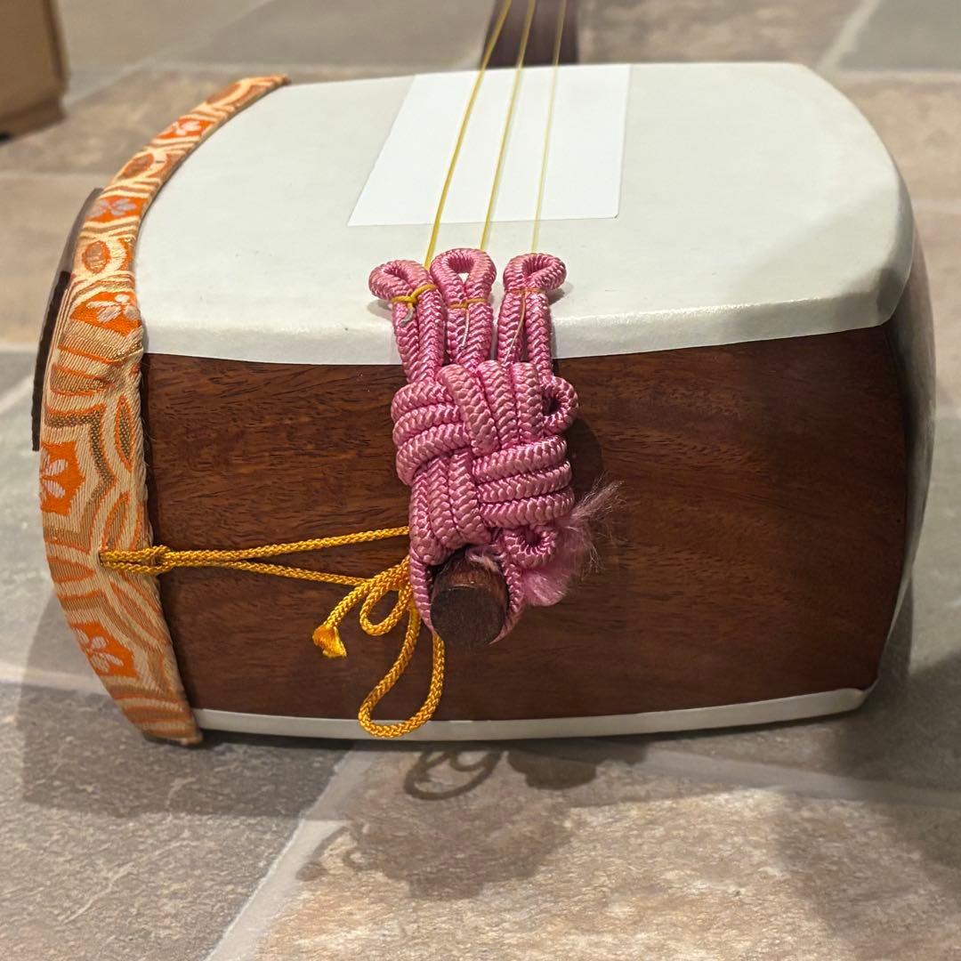 三味線 弦楽器　バチ2本　木製スタンド付き