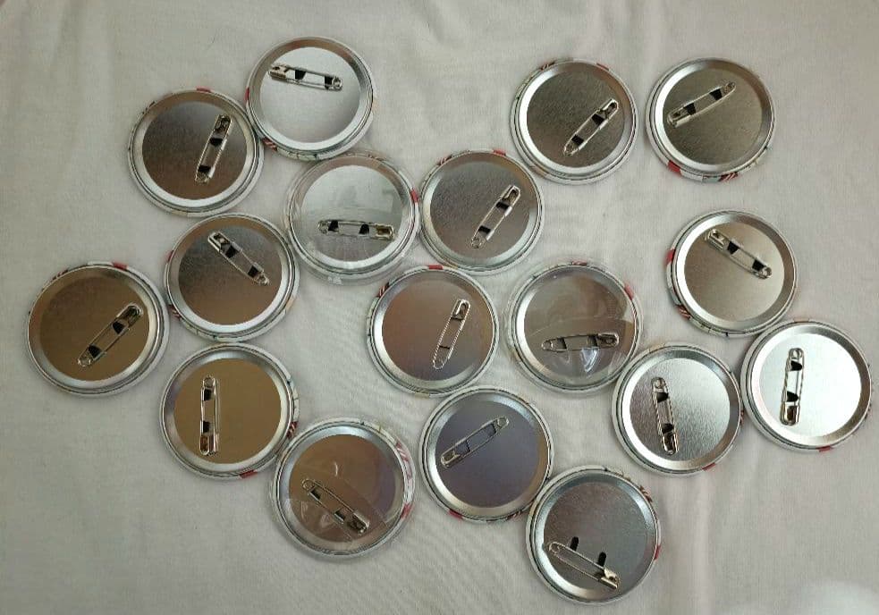 すとぷり　莉犬　缶バッチ　マリン　等身