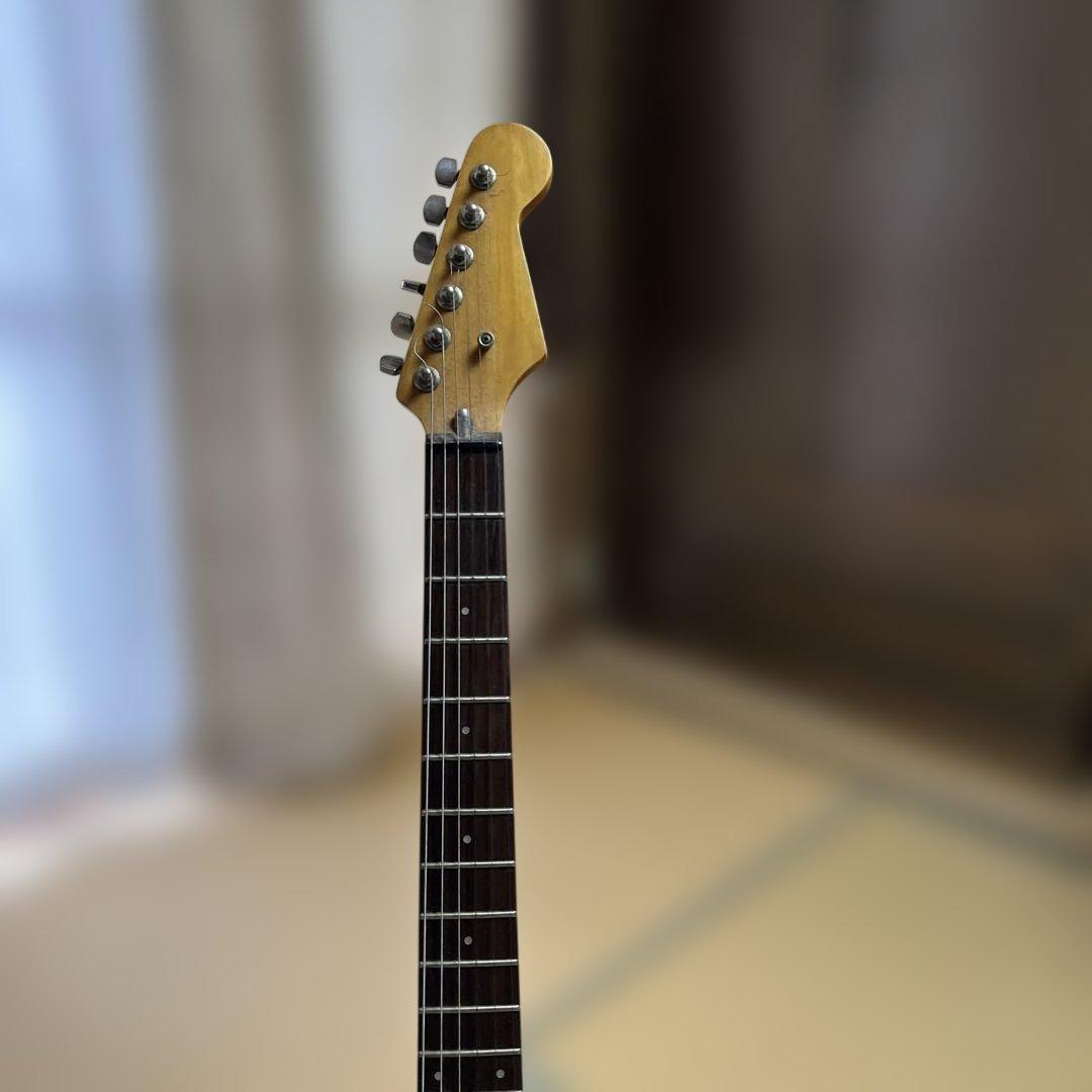 エレキギター ストラスキャスター 黒 メーカーのロゴは消してありました。