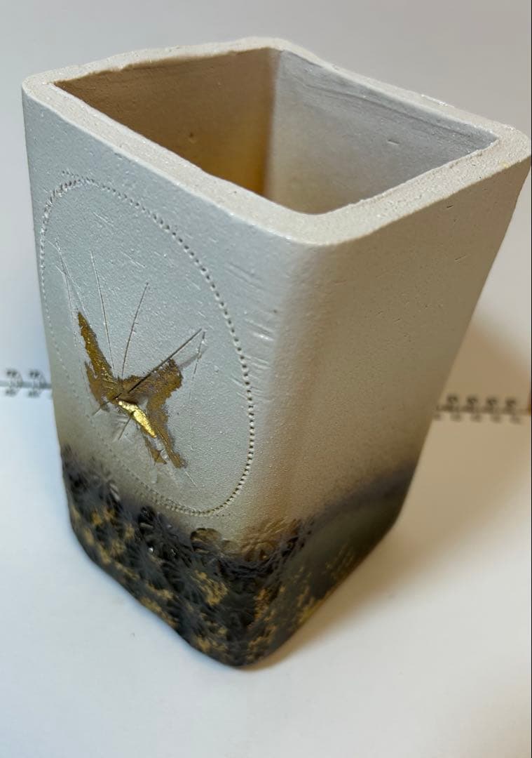 金彩蝶文花入れ