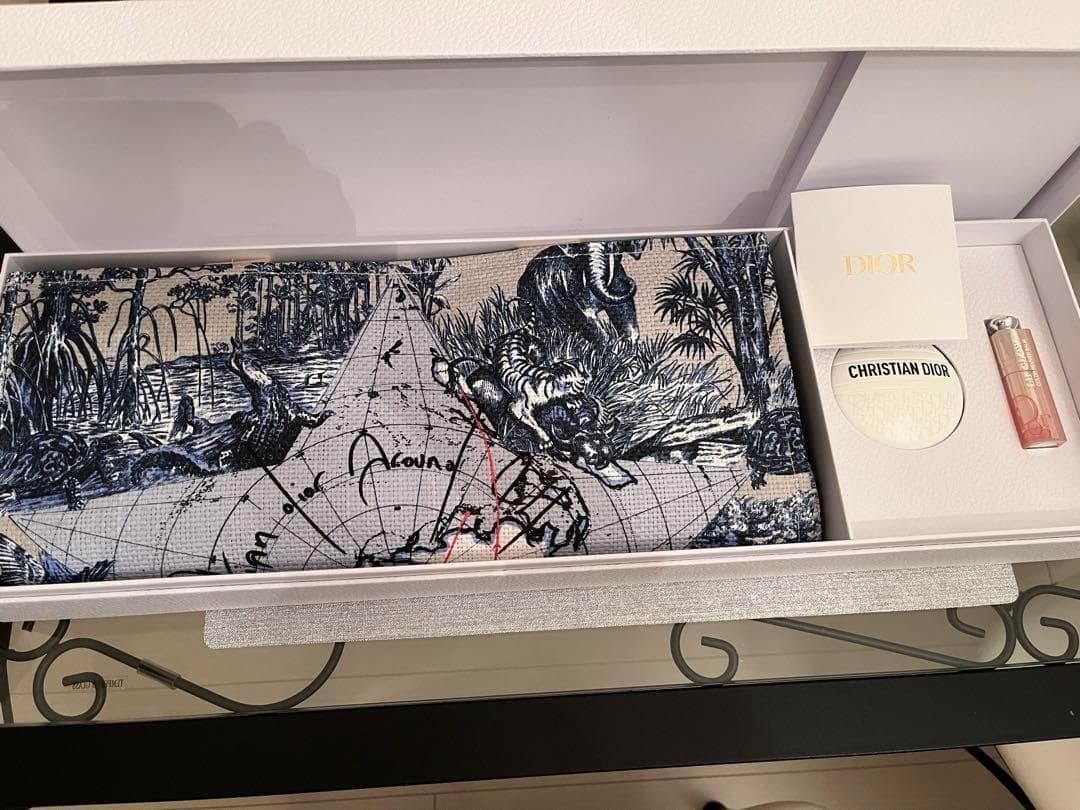 新品　未使用　ディオール　バースデー　ギフト　プラチナ　ルボーム　リップ