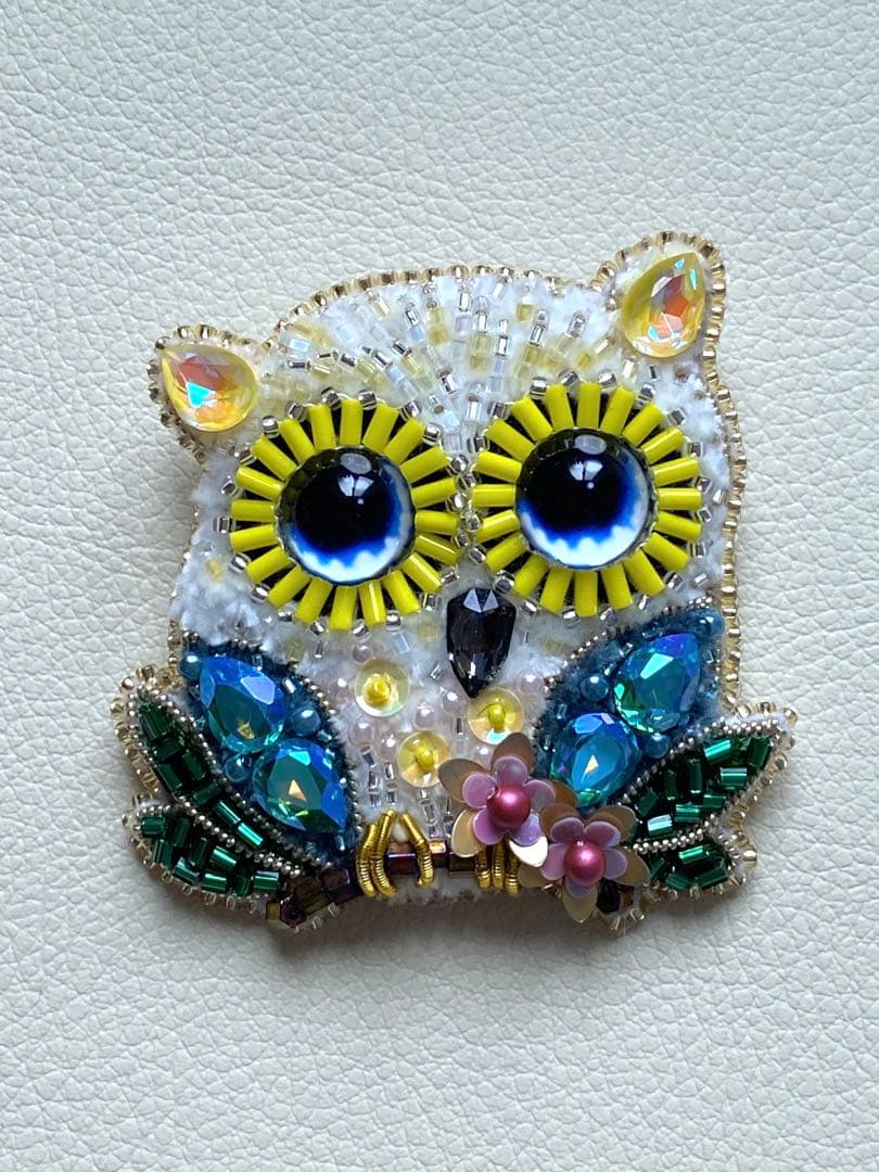 フクロウ　ビーズ刺繍ブローチNO.8