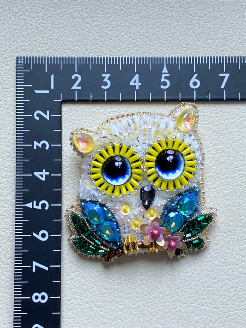 フクロウ　ビーズ刺繍ブローチNO.8