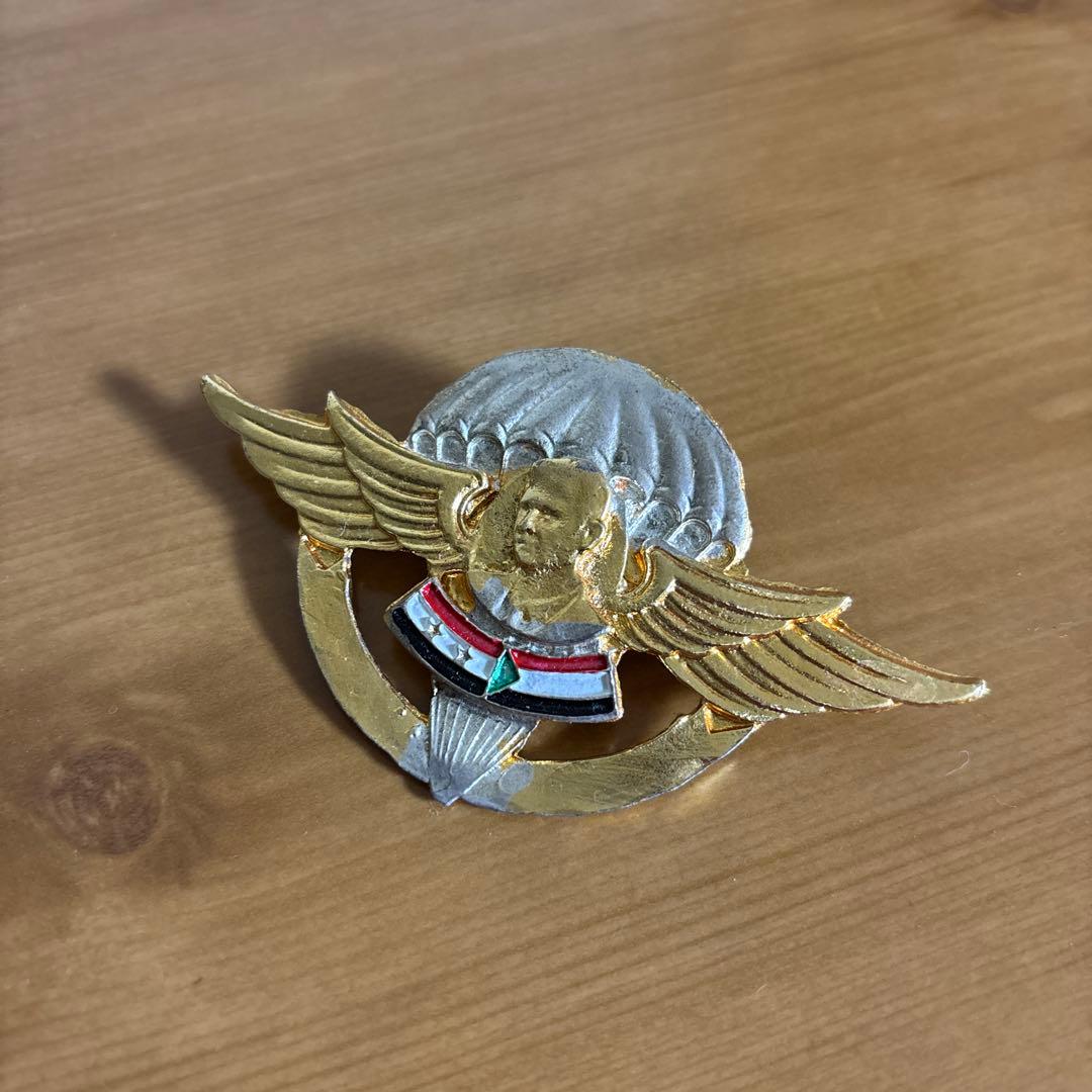 実物 アサド政権 シリア軍 陸軍 空挺部隊 バッジ