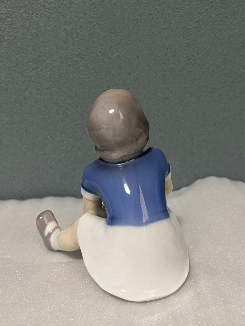 ビング＆グロンダール バケツを持つ少女のフィギュリン No 2313