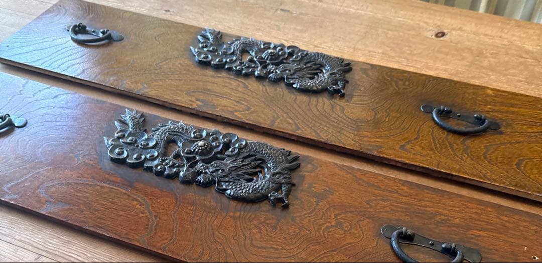 引き出されるのは、物だけではなく。 欅箪笥引き出し前板二枚のみ。リメイク素材。