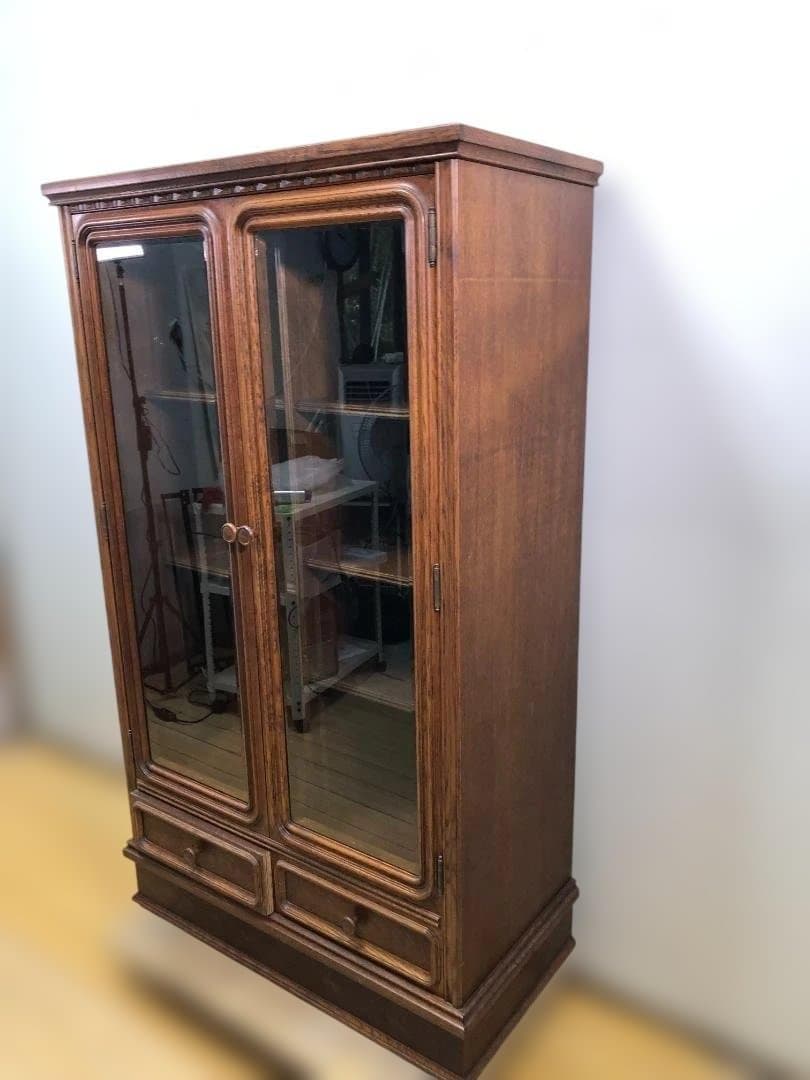 送料無料 高級家具 アンティーク調 木製ガラスキャビネット 飾り棚 251214