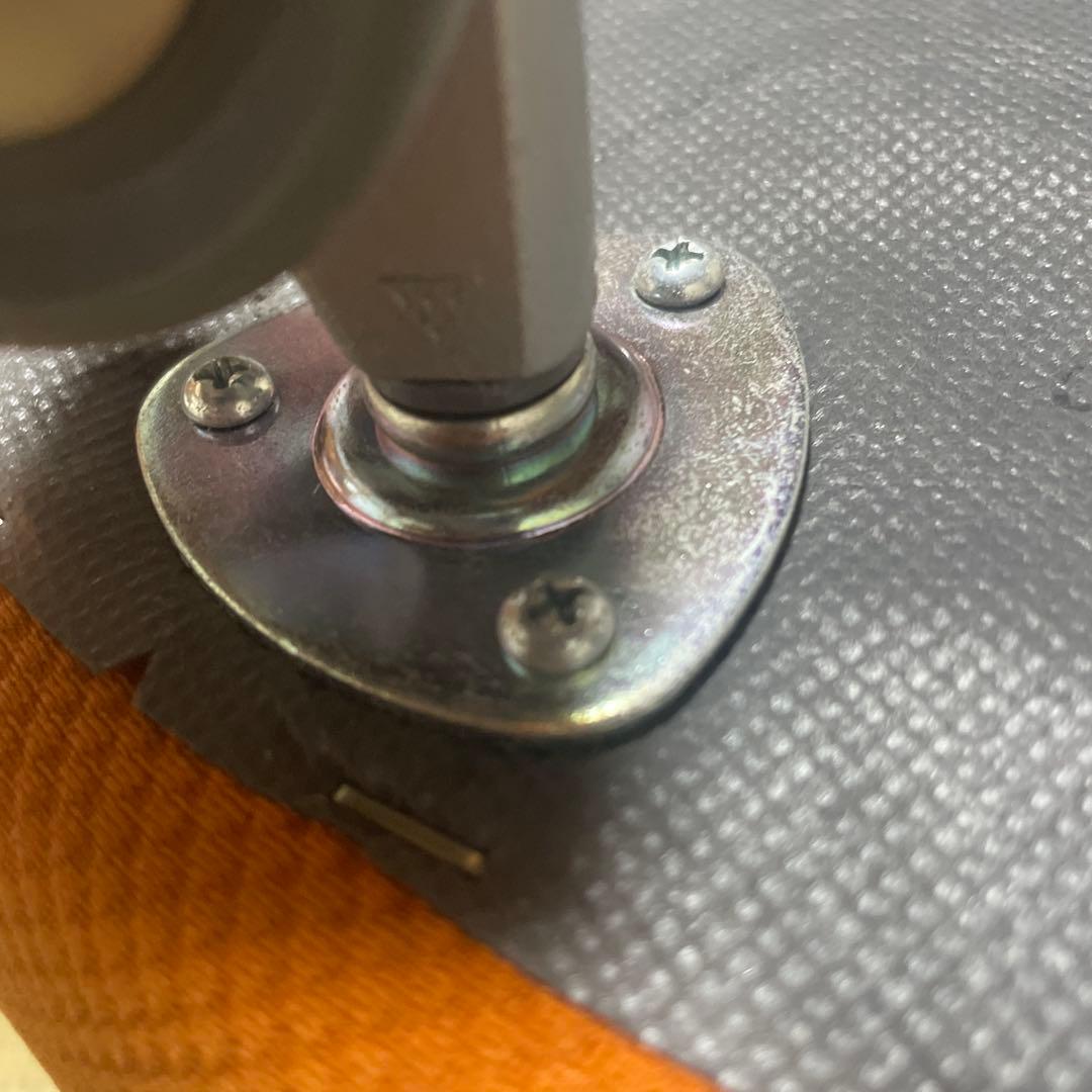 オカムラ　　ラウンジチェア　テーブル付き