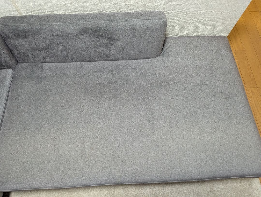 [引き取り限定]グレーのL字型カウチ/ソファとクッション4個