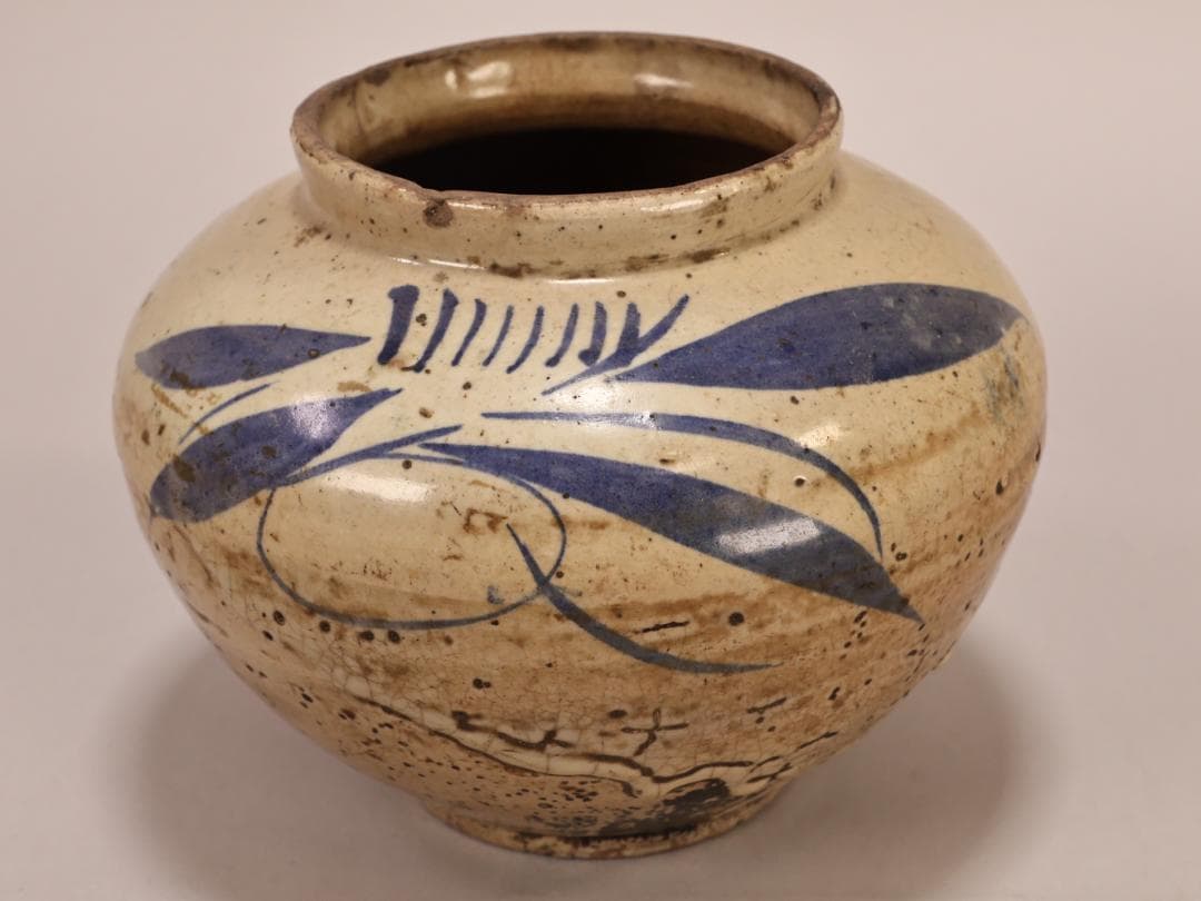 BK403　朝鮮美術　李朝　染付　壷　 高さ約13㎝　白磁　古美術 古道具 時代