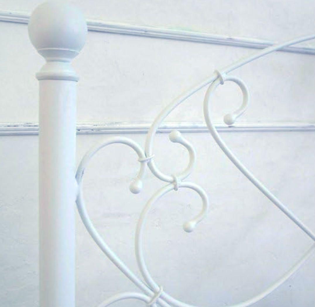 アイアンベッドフレーム　ホワイト セミダブル