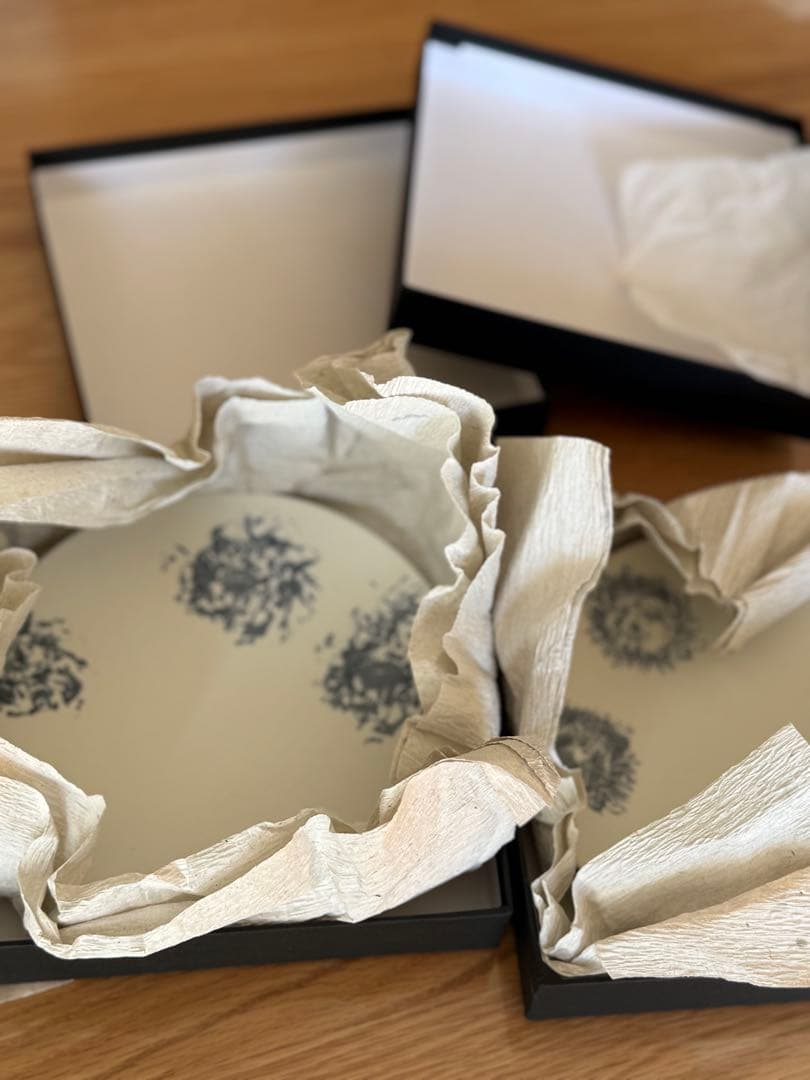 ニコライバーグマン　有田焼プレート　新品未使用　シリアルナンバー入り　Sサイズ