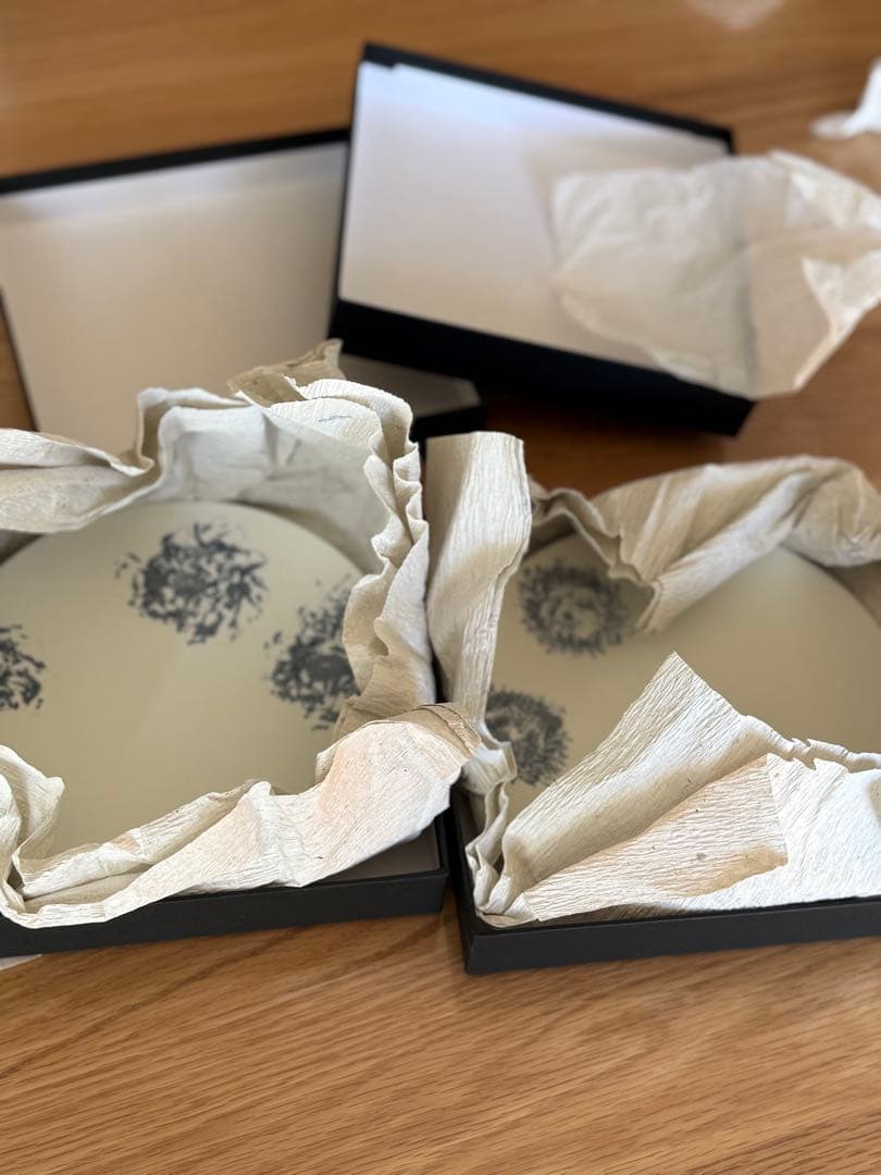 ニコライバーグマン　有田焼プレート　新品未使用　シリアルナンバー入り　Sサイズ