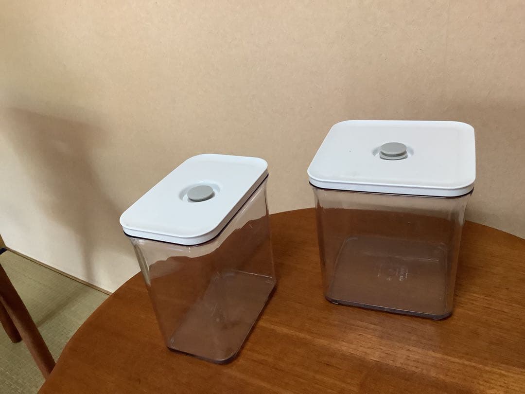 人気の真空保存容器　VAKUEN