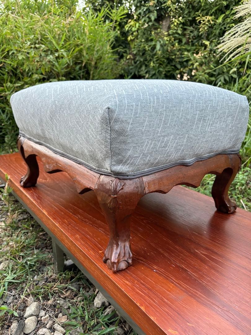 アンティーク　グレーのオットマン・スツール　カブリオールレッグ　クロウ&ボール