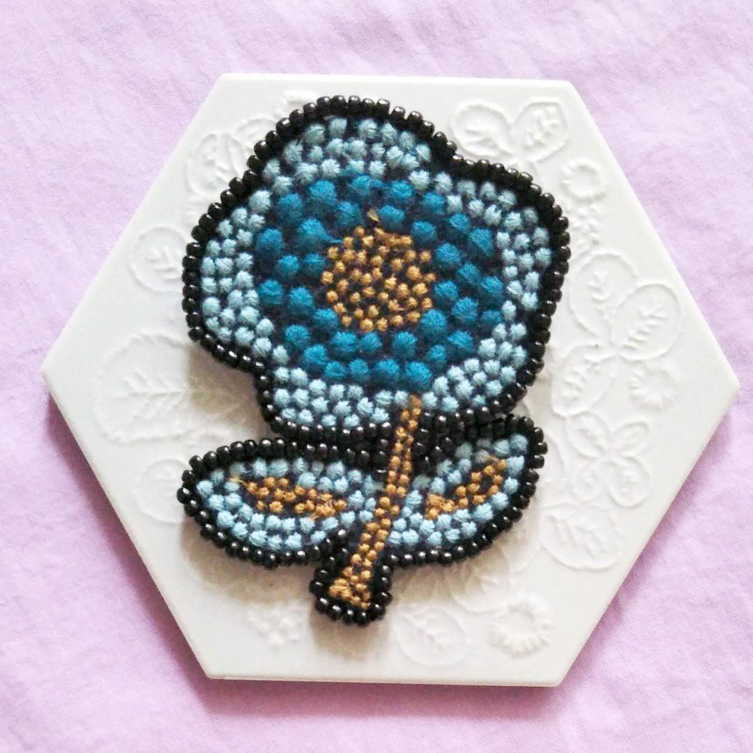 すみれ様 ⑨38ミナペルホネン ハンドメイド ブローチアクセサリー
