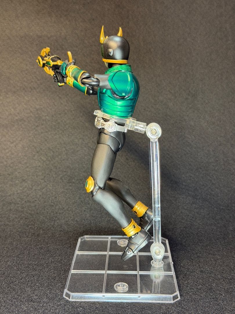 S.H.Figuarts（真骨彫製法） 仮面ライダークウガ ペガサスフォーム