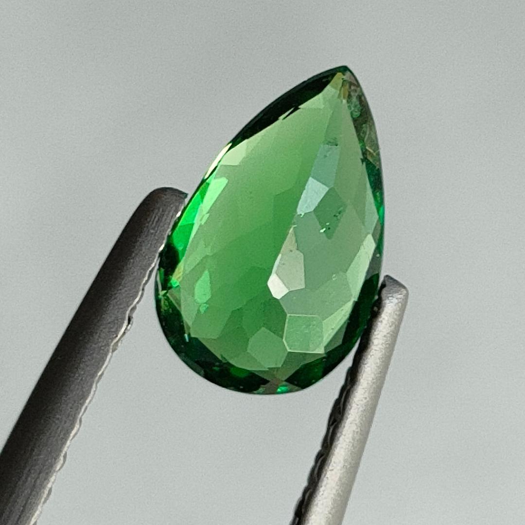 銀座ベルエトワール グリーンガーネット 0.709ct (簡易ソーティング付)