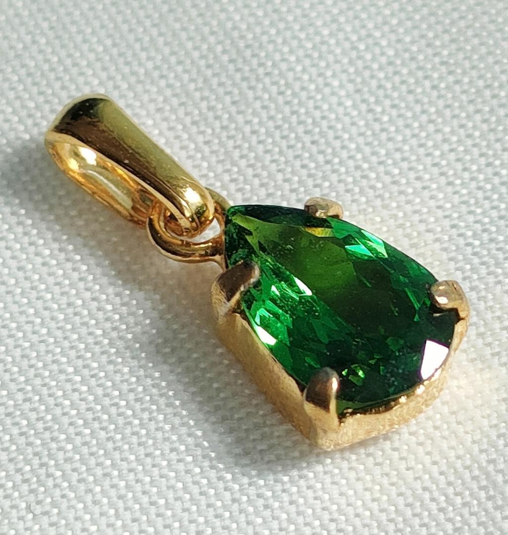 銀座ベルエトワール グリーンガーネット 0.709ct (簡易ソーティング付)