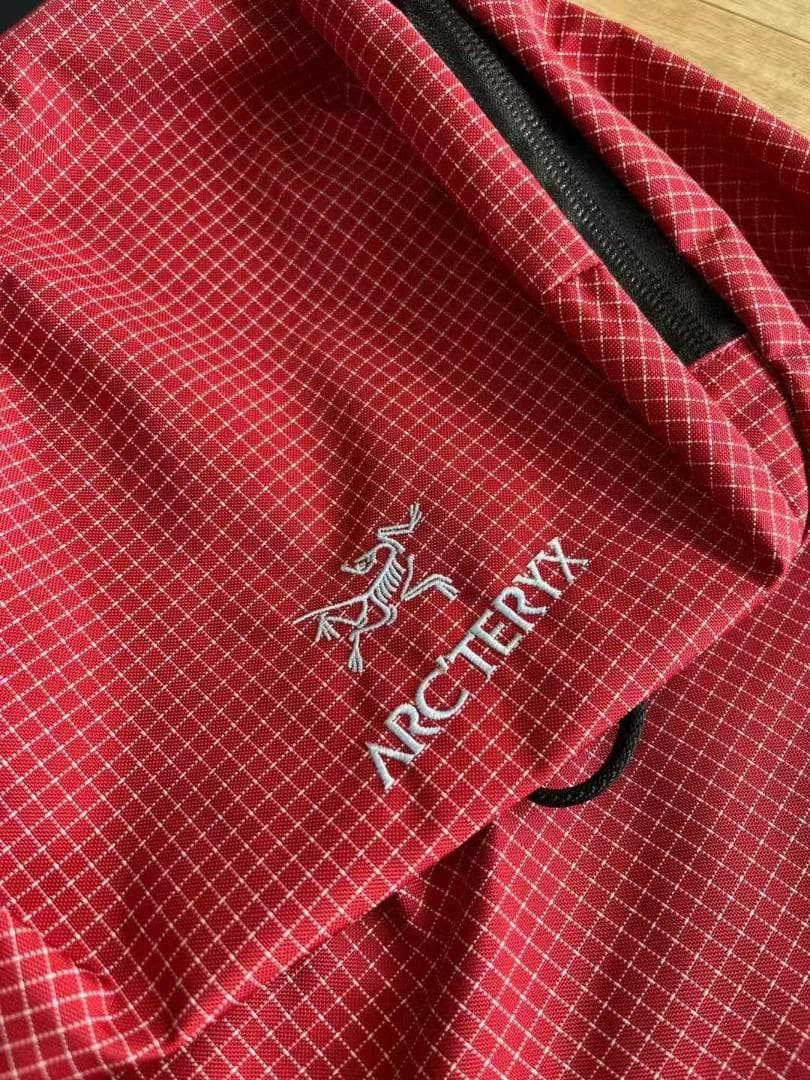 未使用 ARC'TERYX レッドチェックバックパック15L