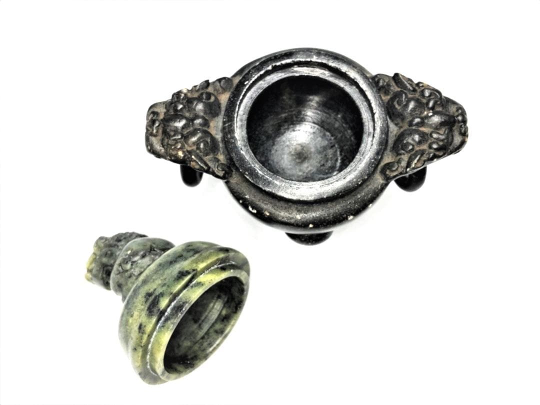 【 三つ足蝋石香炉 】　避邪双耳獅子蓋　中華古玩　蝋石彫刻