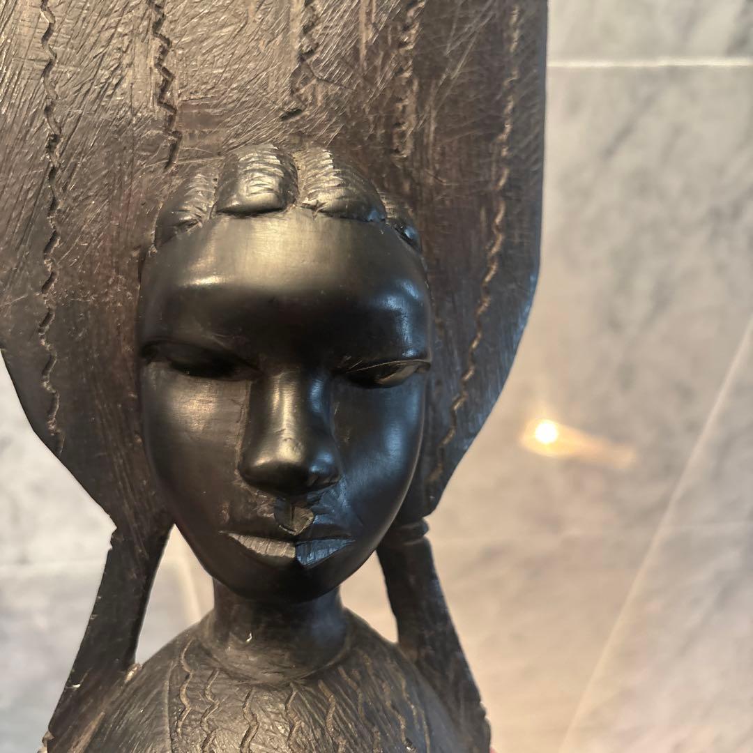 東アフリカアンティーク　美しい瞳と圧倒的な存在感の木彫りオブジェ