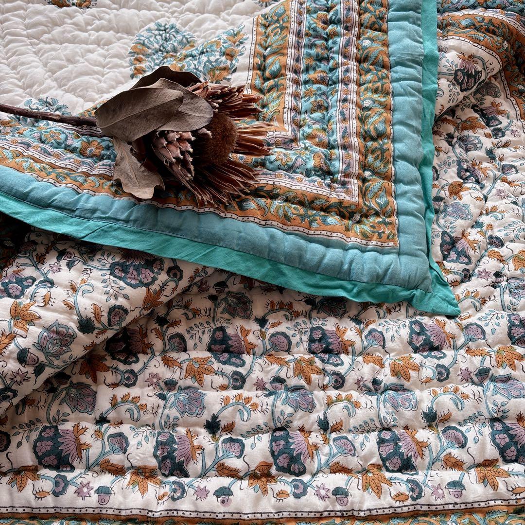 未使用※インド ブロックプリント 中綿入りキルト サファイア　マルチラグカバー