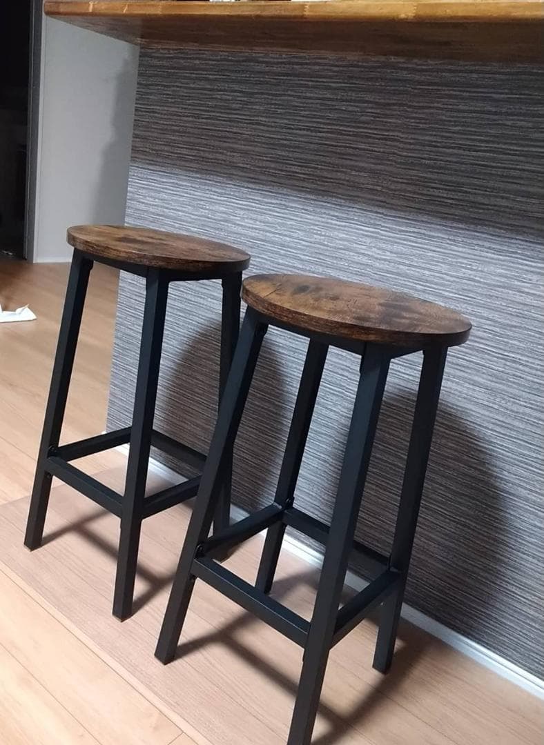 木目調デザインのおしゃれなカウンターチェア、2セット
