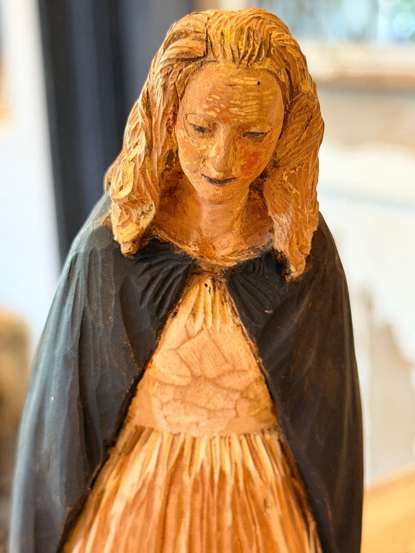 前川秀樹　2009年　像刻　女性マント像