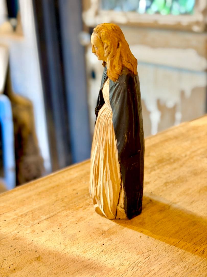 前川秀樹　2009年　像刻　女性マント像