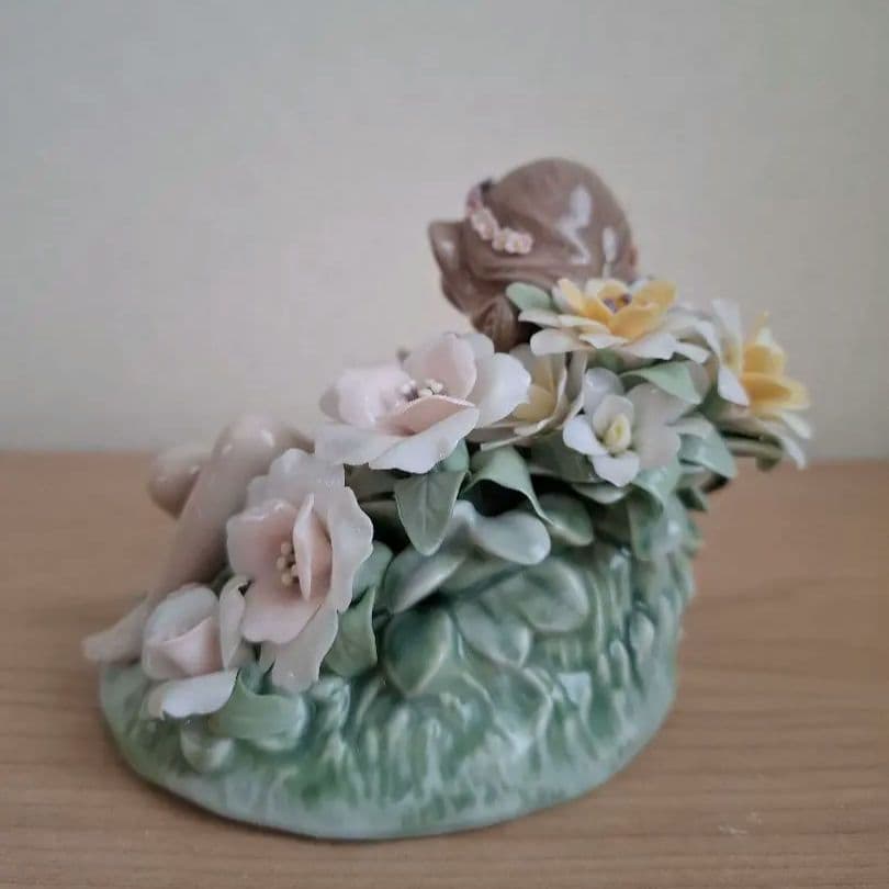 リヤドロ　蝶と戯れる小妖精　ガラスケース付属