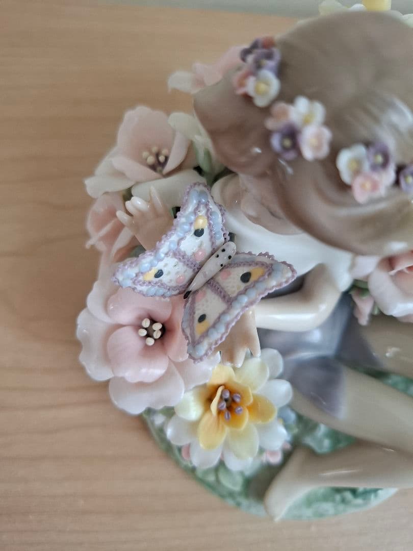 リヤドロ　蝶と戯れる小妖精　ガラスケース付属