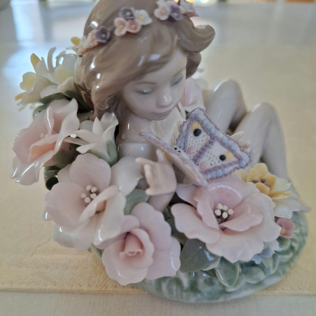 リヤドロ　蝶と戯れる小妖精　ガラスケース付属