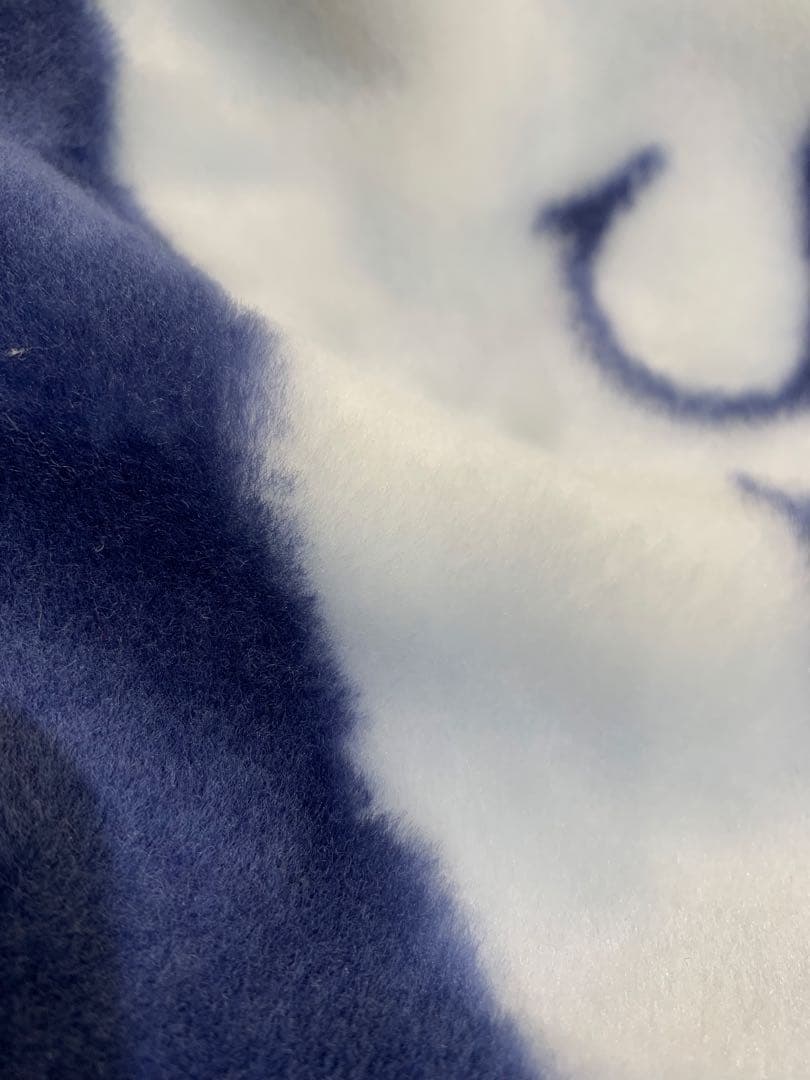 新品　日本製　アクリルニューマイヤー毛布　軽い　保温性　クリスマス柄　ブルー