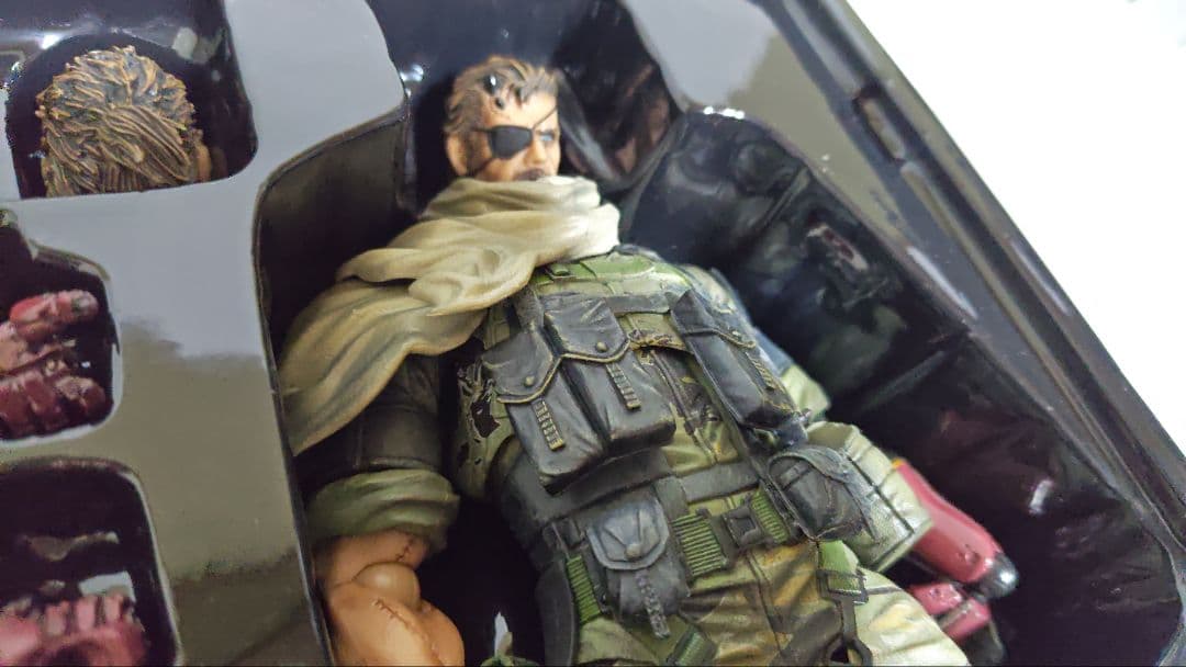 PLAY ARTS 改 ヴェノム・スネーク メタルギアソリッド フィギュア