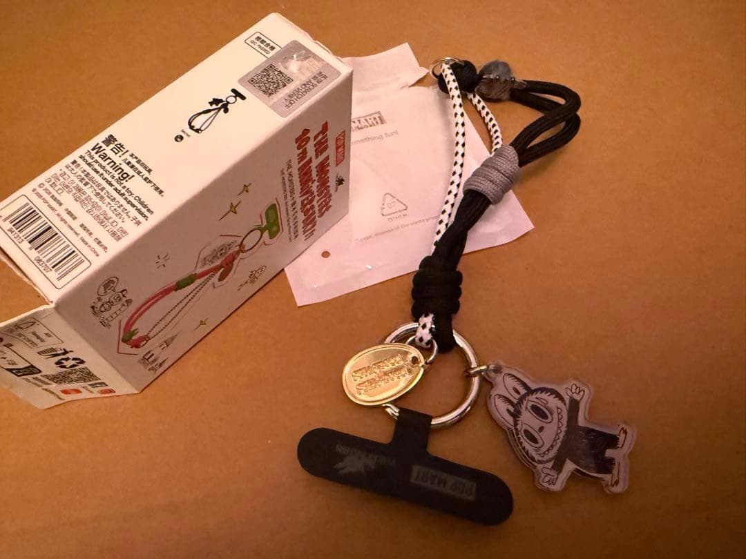 POPMART 10周年記念シリーズ ストラップ ラブブ シークレット - メルカリ