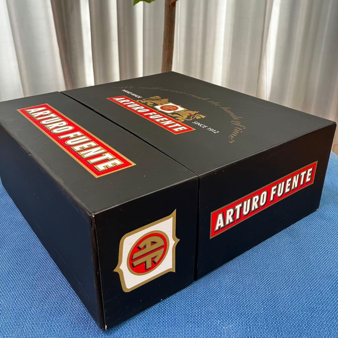 ARTURO FUENTE アルトゥーロ 陶磁器 灰皿 ブラック ゴールド