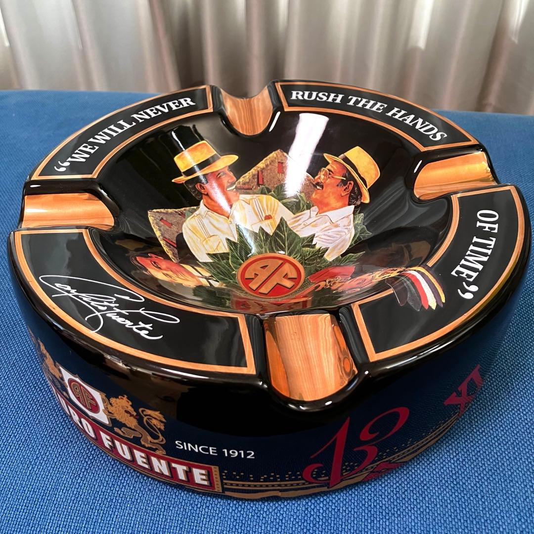 ARTURO FUENTE アルトゥーロ 陶磁器 灰皿 ブラック ゴールド