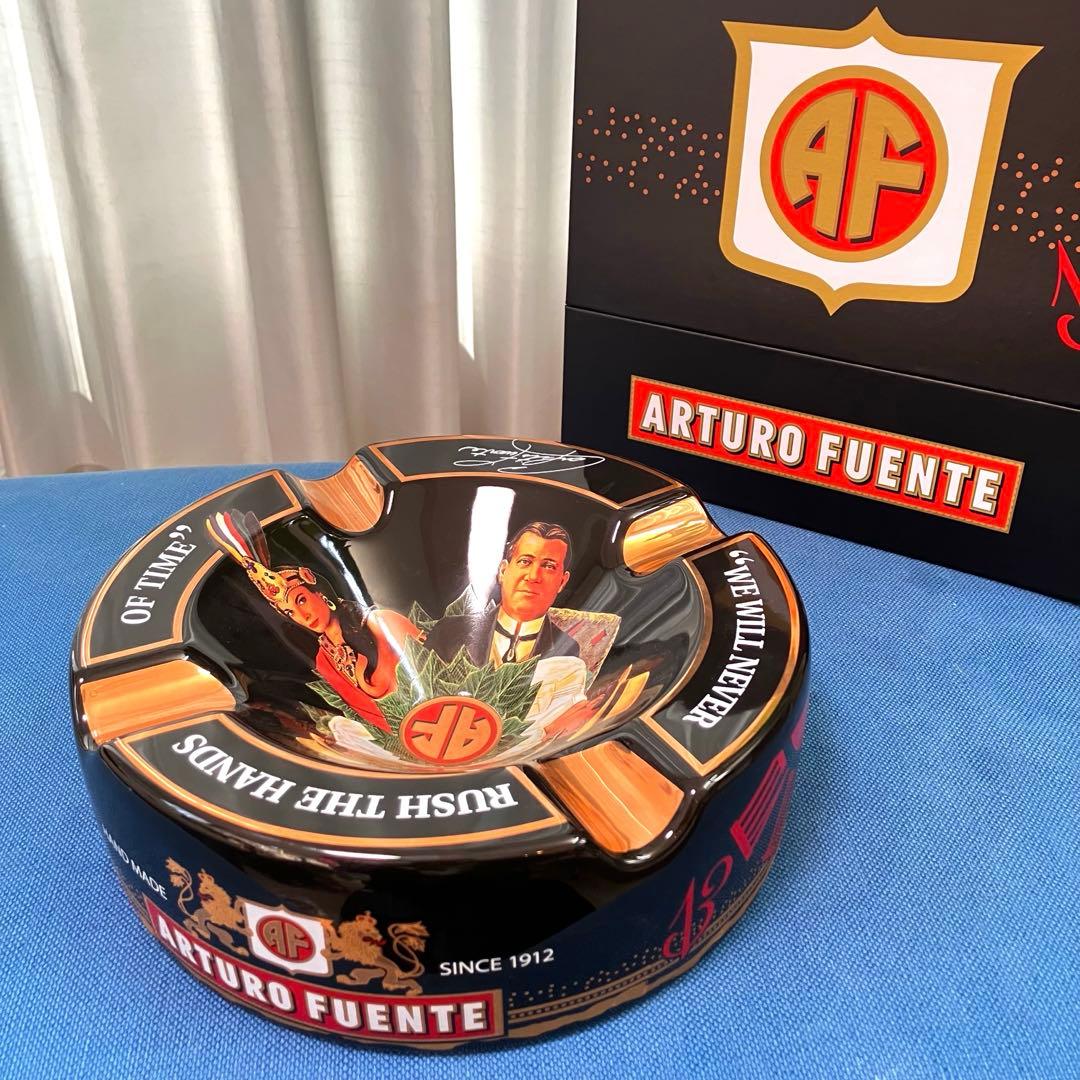 ARTURO FUENTE アルトゥーロ 陶磁器 灰皿 ブラック ゴールド