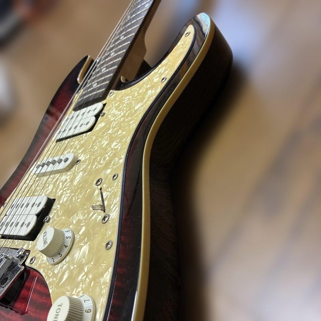 《メイビス》エレキギター　ピック入り付き　動作確認済み