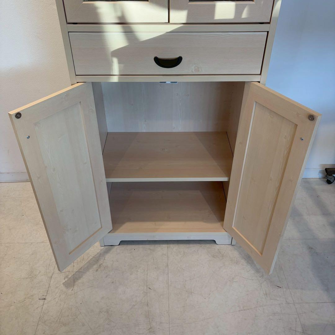 食器棚　白　上の扉磁石ないです。