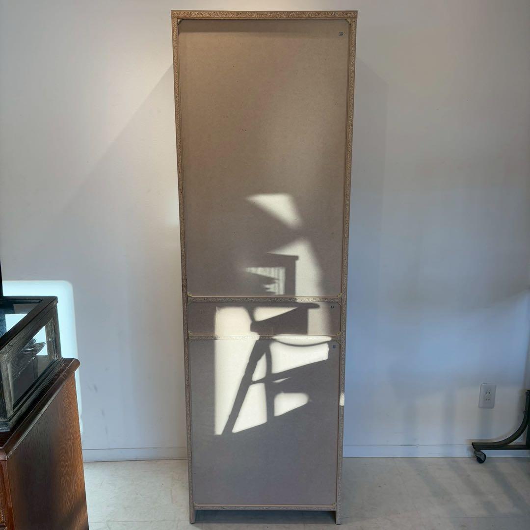 食器棚　白　上の扉磁石ないです。